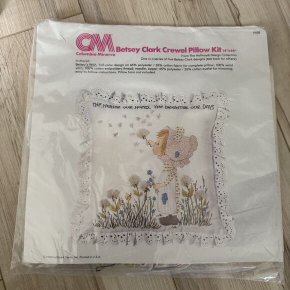 Vintage CM Hallmark Betsey Clarke Crewel Pillow Kit #7928 Betsey's Wish NEW 1972 - Picture 1 of 4